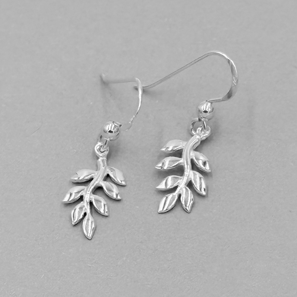 Dainty 925 Sterling Silver Leaf Dangle Earrings! NEW! - Picture 3 of 3